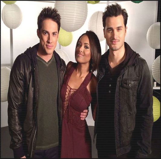 ↘ ; Nu ma pricep la chestii profunde, scuze ;< :))