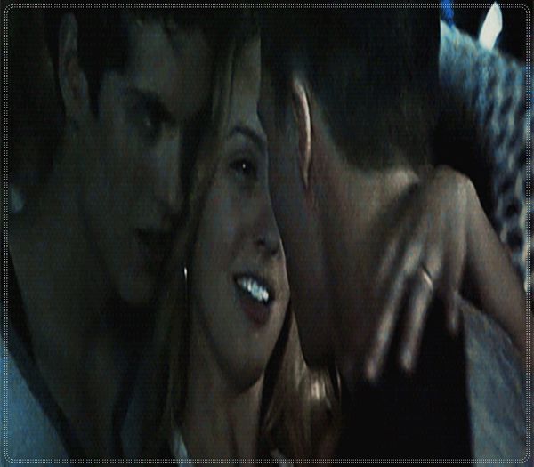 》 *danseaza in continuare pe acolo IP cu unii cu muzica la maxim*