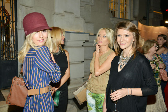 Dana-Rogoz-Andreea-Ibacka-Adela-Popescu-si-Laura-Cosoi - Adela Elena Popescu