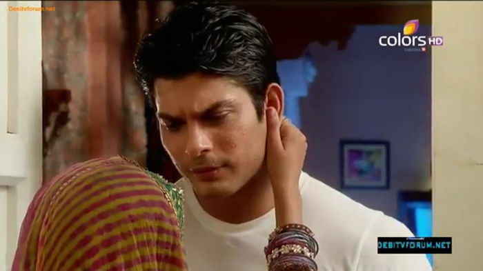 a16 - Siddharth Shukla and Pratyusha Banerjee-Shiv and Anandi