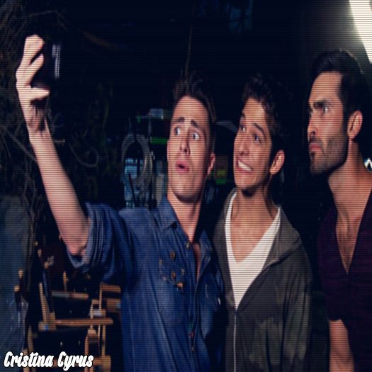 ➹❛ЯΛÐłØΛϾTłVƐ❜☂ *se întoarce către ea* Tu nu erai în baie cu Ilie ? :O #Kath CL - here - episode 39 - done