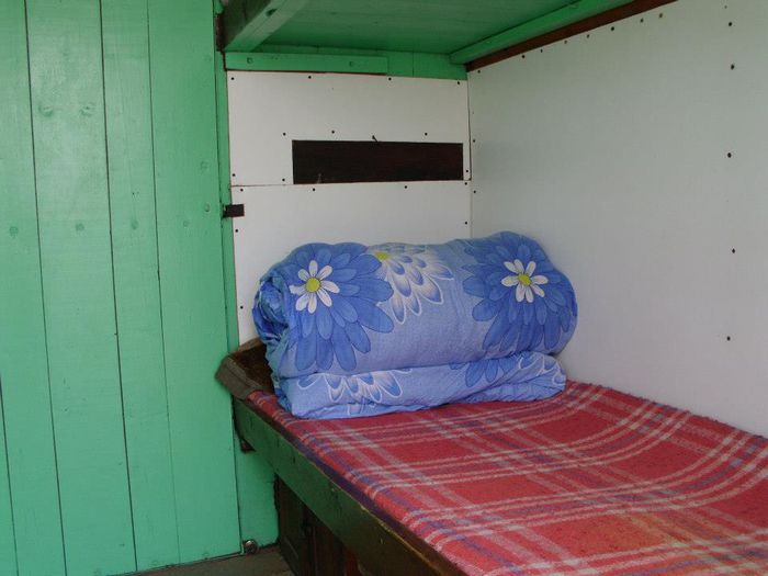 309222_421576051210815_1253246223_n; in cabana din pavilion
