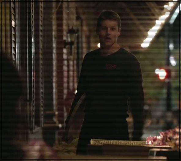 ■ . Eu cred ca puterile tale au nevoie de putina odihna. |scoate o tigaie si paine - clk|; |taie niste parizer si cascaval; le rumeneste putin si ii face sandwich`uri| :))
