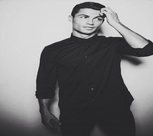 ;; *pune multe sticle de sampanie la rece*