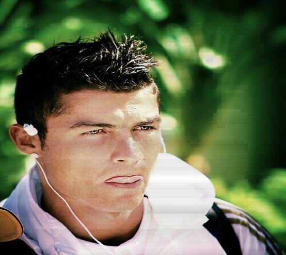 ;; *se tranteste pe canapea si se uita pe acolo*