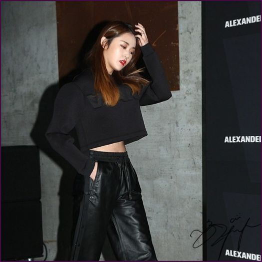 GY| Ai putea cu mine. :)) [ridica din umeri]  #Min. :))