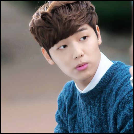 Min|. Oh. :) |merge la GY, o ia de dupa talie, danseaza cu cu ea|