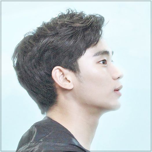 Sh| ..[danseaza cu Yura; o curpinde] .. :o3 ..La multi ani. :*