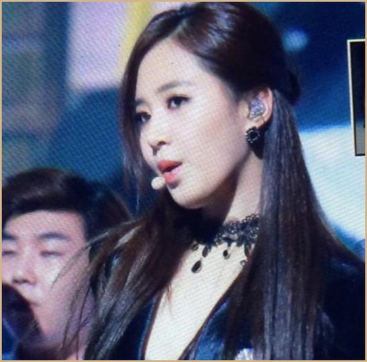 Yur. [se opreste; se uita la el] ..Te simti bine..? =))