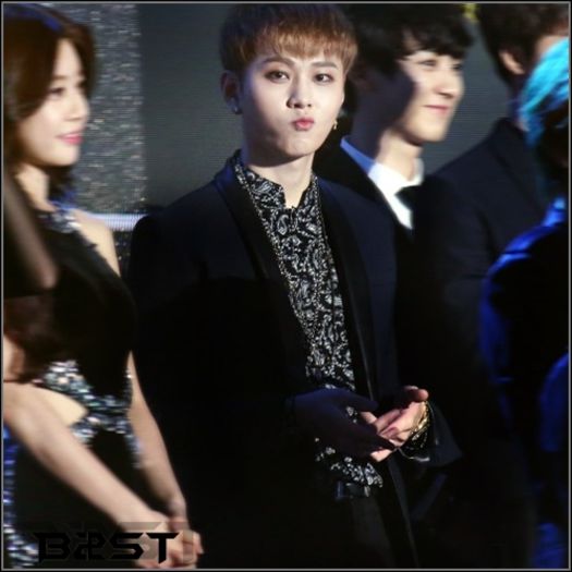 JH| Desigur. :)) [începe `work b**ch - Britney =))]