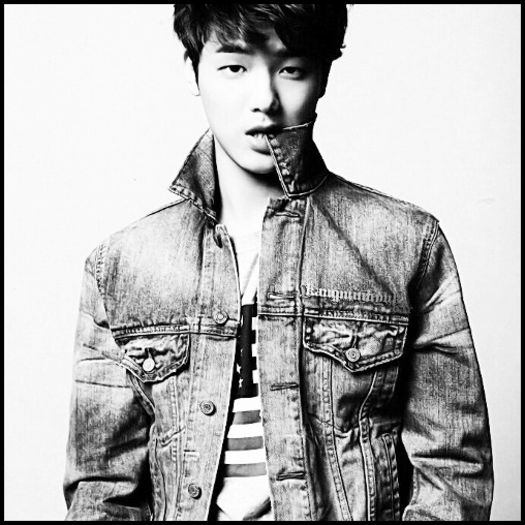 Min|. Oh doamne, nu e intreaga la minte.. calmeaza-te Mina ! :)). |se uita la GY| :)