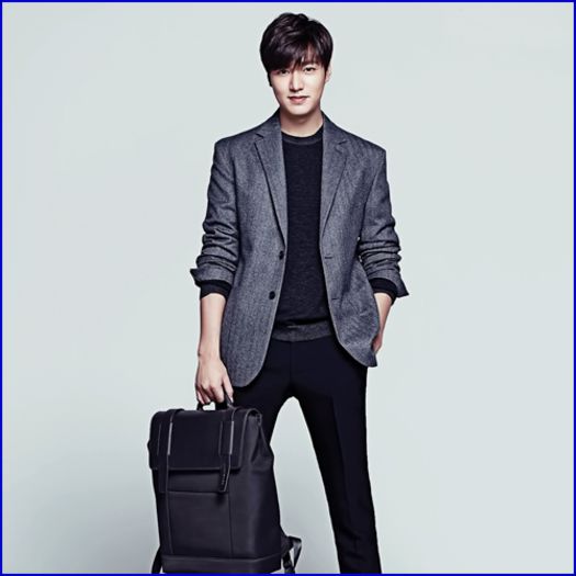 $| Ea îşi vede de alea ei. [o ia de mâini] Haide să dansăm.. T^T de ce să strice ea seara? >_>