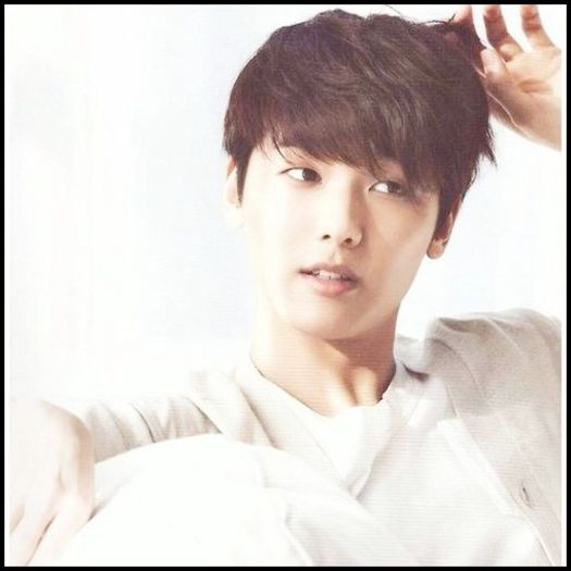 Min|.Salut :-h|pune mainile in jurul taliei lui GY.|Auzi,ai vazut-o cumva,din intamplare pe Suzy?