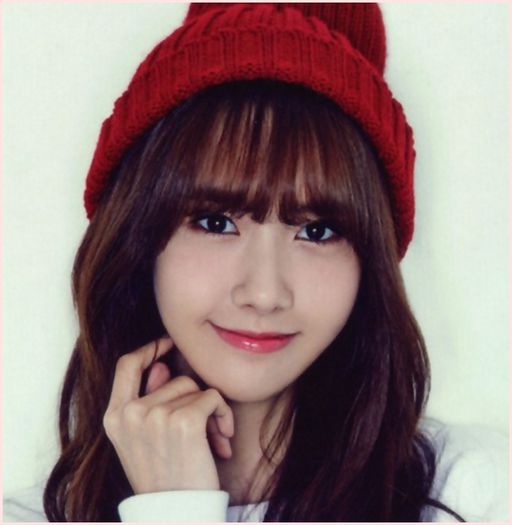 Yo. -_- ..[se uita la Jm; se intoarce spre Lh; hug him] ..Mai stai un pic asa.. :))