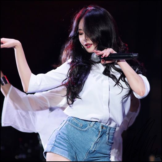 ♥| Mna, ok. [se ridică] Uhm, Min. :)) [merge la el; dansează pe acolo;;des; se pune în faţa lui lăsându-se în faţa; îi pune o mână pe obraz ducând-o spre buze] I want you. :*
