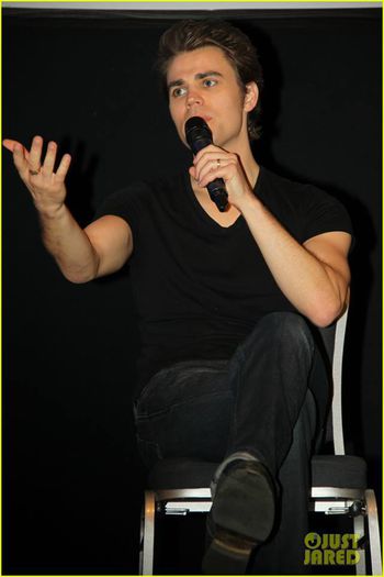 canta mi ceva tyler .. baa *ii pune o oala in cap si bate cu polonicu in ea*#klaus