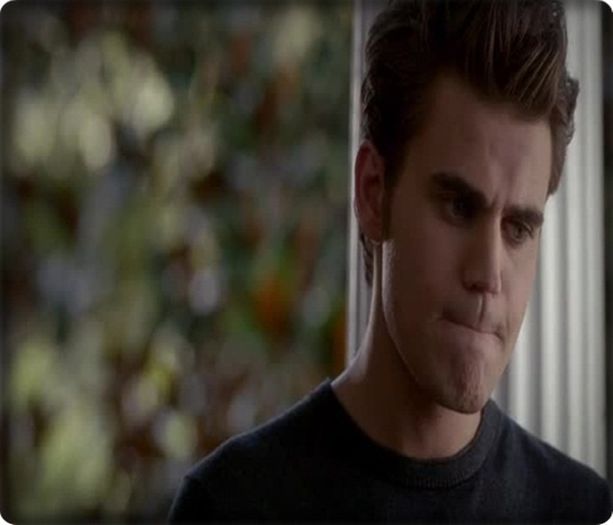 *se zbenguie pe acolo* Hey Katherine . Aoleo p;isa.m.as in Klaus al tau ca urla intr.una