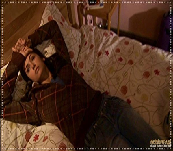 》Asa...asa...faceti misto de mine*isi ia tableta si se uita la Ce-i cu Andy* ;3 =)))))))