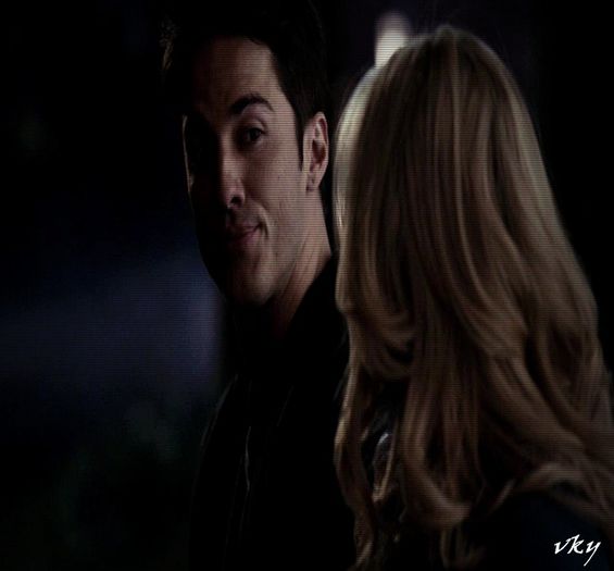 ▬ ❝#Leano, tambalu se atinge finut... Imagineaza`ti ca`ss coastele [cl]; lu #Damon si tu canti armonic la ele...#elena[=))))) + Se castiga mai bine la nunti, botezuri, inmor;mantari, divorturi... Decat la ce fac aia...#steff[=)))
