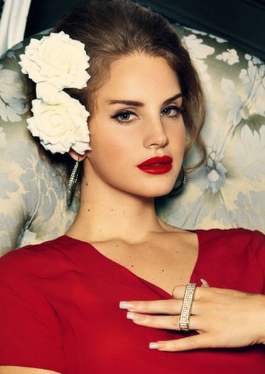 lana-del-rey-flowers-in-hair - Lana Del Rey