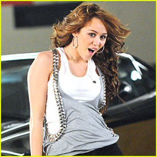 miley-cyrus-fly-on-the-wall-music-video - Miley Cyrus - Fly On The Wall