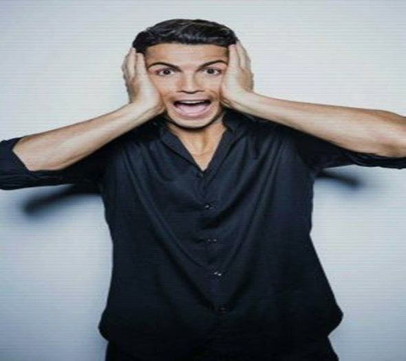 Bai e casa vraiste si ne prinde Anul Nou asa, ia pune ti mana si ajutati-ma la curatenie; Ca nu doar eu o sa petrec diseara.
