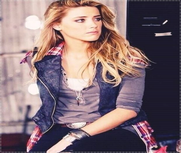 ✌↘;.wιɴcнeѕтer;. Da, sigur :3. #întinde brațele spre ea -Adda. Hmm puteți lua loc. #se uită la două 