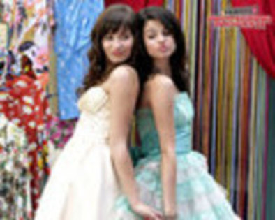 10062011_BGLKYSCAP - poze selena gomez