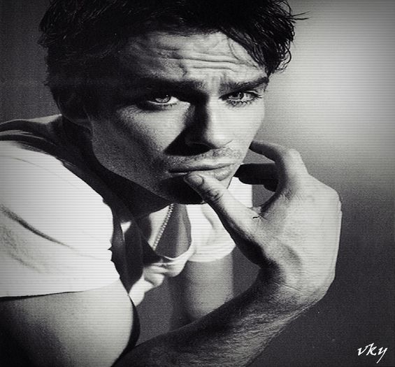 ▬ ❝|nu zice nimic tot drumu;;cand ajunge coboara din masina si intra in cladire|