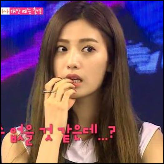 .★. {arata spre Minho} El! :-s..=)) Eu? Da. Mereu sunt ok. :3..=))