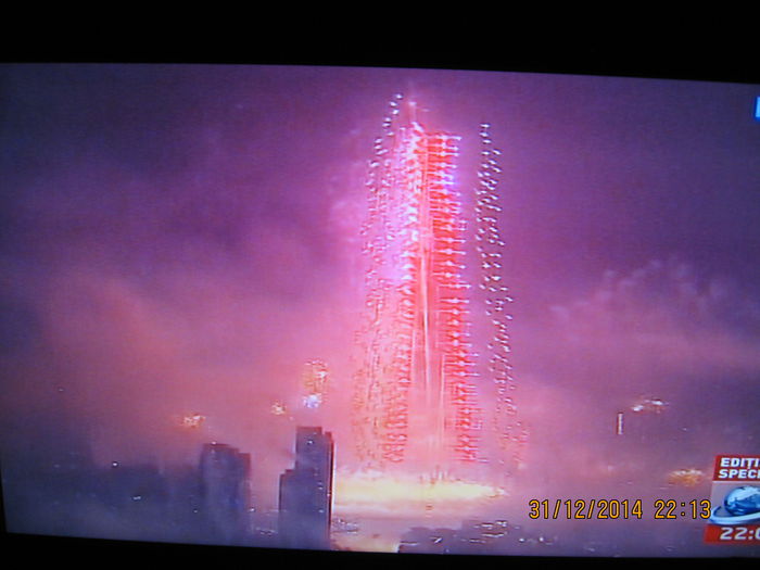 si ne priveste de......SUUUUUUS.