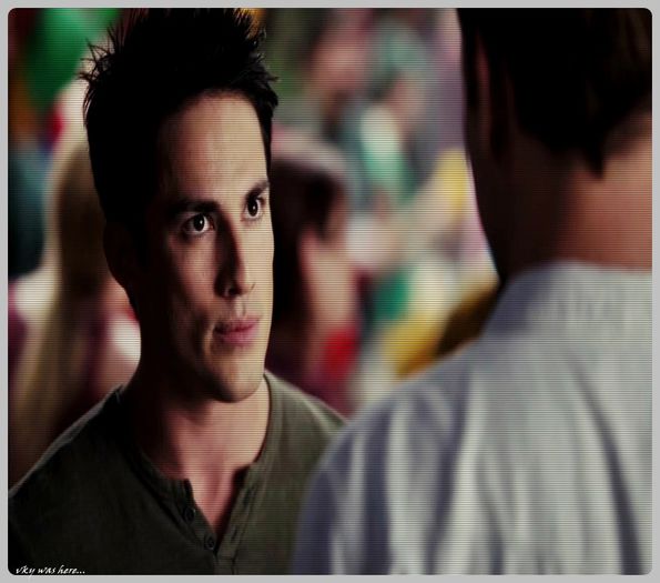 ▬ ❝E complicat... Il inteleg pe el mai mult, [cl]; ceva de genu asta am facut si eu... Dar la tine e mai complicat cu amoru intre g;;;;ay...[=)))))))))
