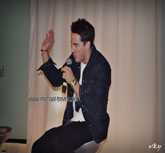 ▬ ❝O faceti si inainte, nu doar dupa...;) |se pune langa ea| [cl]; Sa sti ca nu sunt toti barbatii la fel... Mai sunt si unii care invata din greseli...[=)))))
