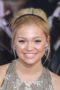 Olivia Holt-KHI-001303 - Olivia Hastings Holt