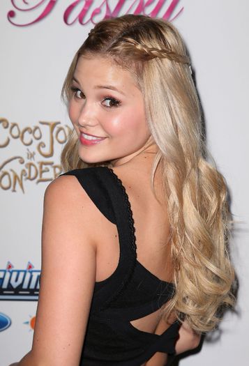 olivia-holt-coco-jones-sweet-16-birthday-party-january-2014_1 - Olivia Hastings Holt