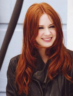 *inca stand pe el*Imi dai voie?Logic ca-mi dai *se culca*