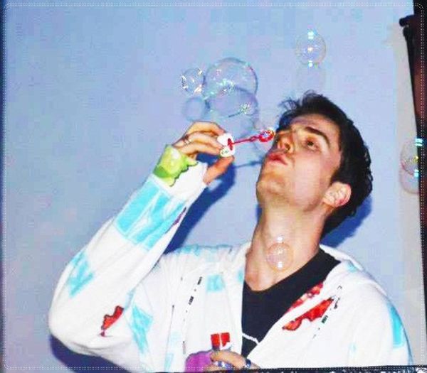 ;; clk N-ai nevoie de bagheta? A mea tocmai ce s-a trezit...=)))))#Bonnie; Stiu ca prin telepatie te gandesti la ce ma gandesc si eu...*il bufneste rasul* REMEMBER CAND....... tac....noi cu..... bataia aia=))))))#Tyler.
