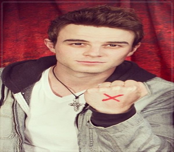 ;; clk E un talent, mai ales la mine si la fratii mei de cruce, Fane si Tyler Valorosu`=)))))#Bonnie; Nu cred ca mai vreau sa repetam acea lupta obositoare prea curand...=))))))#Tyler.
