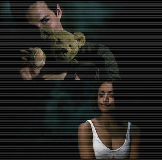 ↘ ; Nu e treaba ta...:)))#tyler. #se întoarce cu spatele la ei. =))