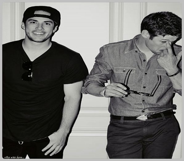 ▬ ❝Poate vroiam si eu sa ma fac inteligent, inteligenti suntem toti...[cl]; Doar ca unora din noi ne simtim mai bine cu partea pro;asta...|arunca cu o perna in ea|#bonnie[=)))) + Mult mai bine asa..#koll
