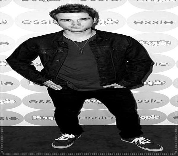 ;; clk Daca te-as pune sa ma faci om cult, dar dupa sa-mi redai ne;bunia inapoi, ce ar mai fi?; Ma gandesc la ce ar spune Fane despre mine. Da, fa-ma.... FA-MA MAI CULT CA ELIJAH SI KLAUS LA UN LOC #bonnie =)))))
