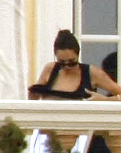 angelina-jolie-topless-09 - poze rare Miley