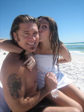 miley-cyrus-billy-ray-cyrus-beach