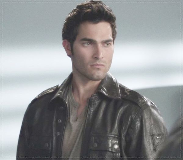 ɪʟɪᴇ - Bine, tu? #Bonnie. Ce ai facut, DAVINA??? *se uita intr-o lingura si-si vede reflectia* - here - episode 40 - done