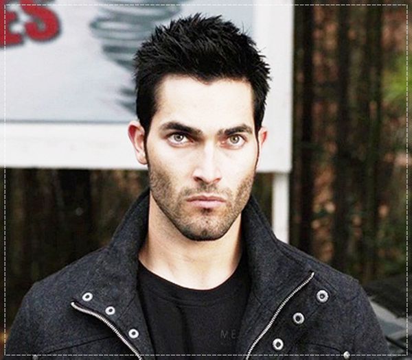 ɪʟɪᴇ - clk Sunt mai tanar :X *se uita la corpul nou* Pot sa ma uit si in ch;;iloti? ;;) #New-Ilie; Te distrezi maxim vad=))) *incearca sa-si scoata coltii dar nu stie cum* #Davina Mey cum imi scot ghearele si coltii, vreau sa rag putin la ea #New-Ilie.
