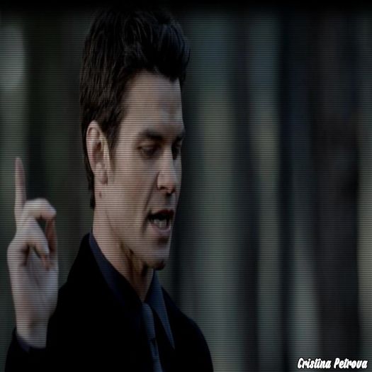 ➹❛ЯΛÐłØΛϾTłVƐ❜☂ Stai o secundă, nu porți cămăși cu corpul ăla. *dispare și apare CL; cu un tricoul de-al lui care era prea larg* Ciudat de slăbănog ce ești. CÂNTĂ-MI CV
