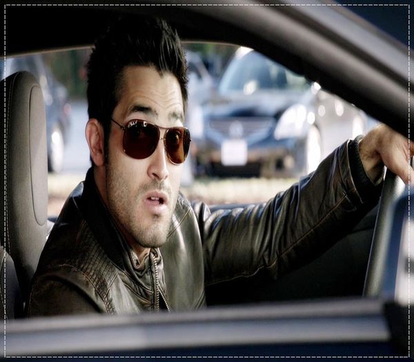 ɪʟɪᴇ - *aduce masina in fata casei si pune muzica simfonica* FACEM O TURA, BAJETII?