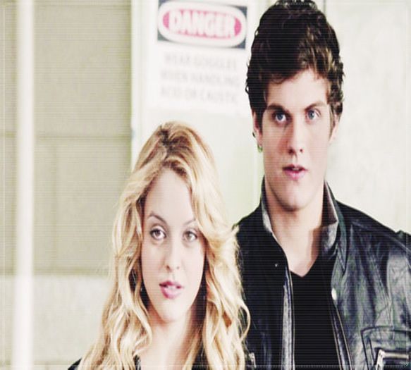 》clk Bine..#Davina=))) Nu stiu ;( E ceva ciu;dat cu amandoi...#Fane - here - episode 40 - done