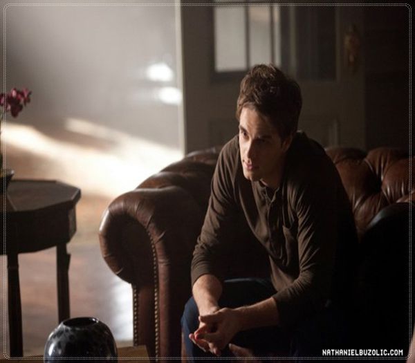 ;; clk Elijah, ce faci *il imbratiseaza* Si de ce il lasi pe Derek sa cante la vioara ta?=)))); Bine, atunci am sa citesc o carte de Liviu Rebreanu, avem  Padurea spanzuratilor? #Fane.
