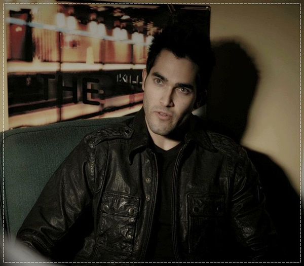 ɪʟɪᴇ - *lasa vioara deoparte si se uita la el IP gen - ``What are you doing?`` =))) #New-Ilie.